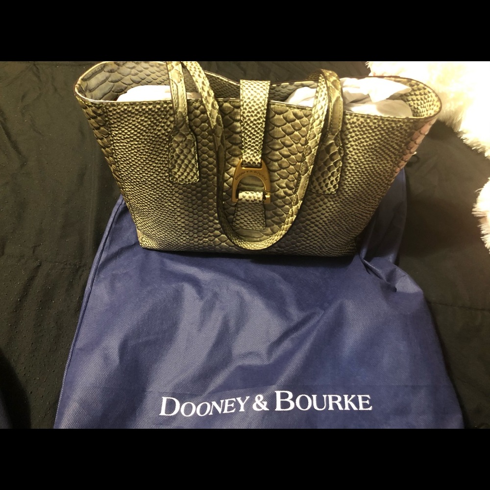 A beautiful olive green Dooney and Bourke handbag